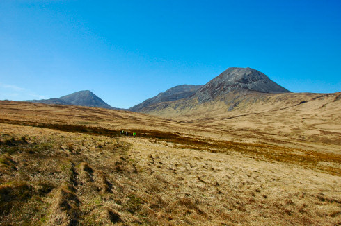 Picture of three distinctively shaped round hills, the Paps of Jura