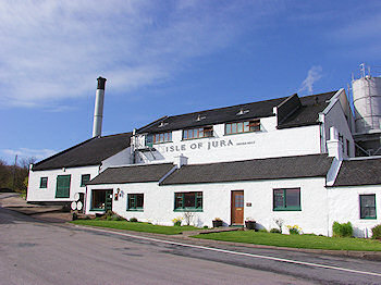 Picture of the white washed buildings for the Isle of Jura distillery