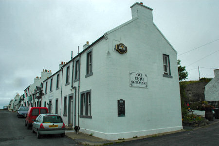 Picture of the An Tigh Seinnse pub in Portnahaven, Islay