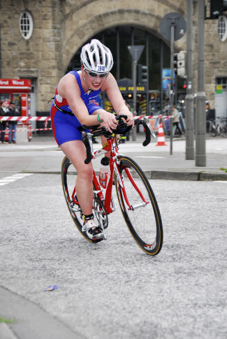 Picture of a young woman (Mhairi Muir) on a triathlon bike during the race