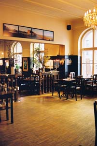 Picture of the interior of a bar/restaurant