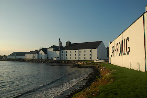 Picture of Laphroaig Distillery on the Isle of Islay in the evening light