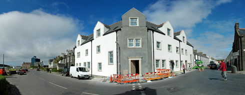 Panoramic picture of an under construction hotel, some walls not yet painted