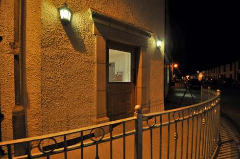 Picture of the entrance of The Islay Hotel at night