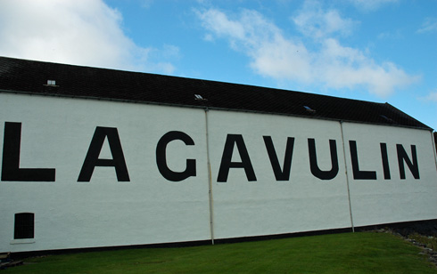 Picture of the Lagavulin warehouse with the large Lagavulin lettering