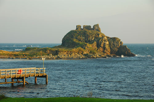 Picture of the ruin of an old castle on an island shore